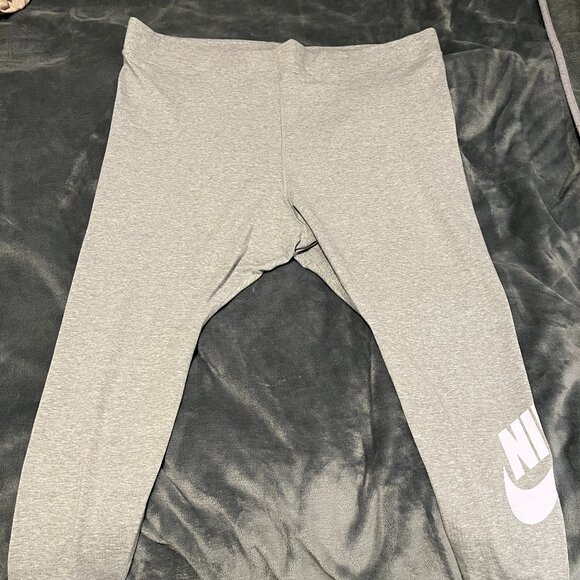 👟 Nike Athletic Cropped Pants – Size 3XL (24-26) – Good Condition - Picture 1 of 2